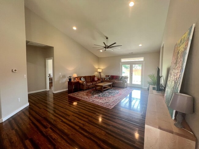 Photo - Modern 3 Bedroom Home