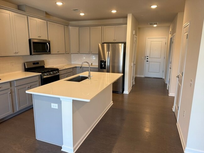 Kitchen - alternate view 1 - 1 Culvert Dr Unit 409