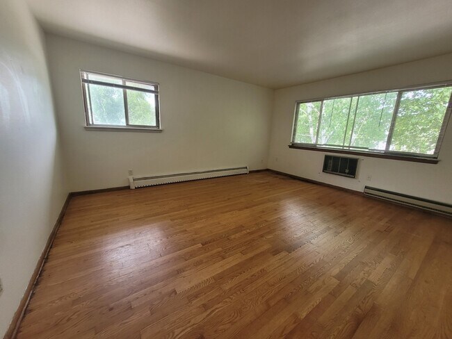 Photo - 210 N Summit St