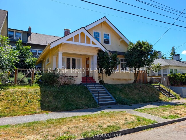 Building Photo - 1526 NE Schuyler St Rental