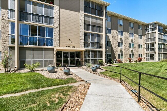Building Photo - Heather Gardens Active Adult 55+ Secure Access, Climate-Controlled, End-Unit Condo Unit 402