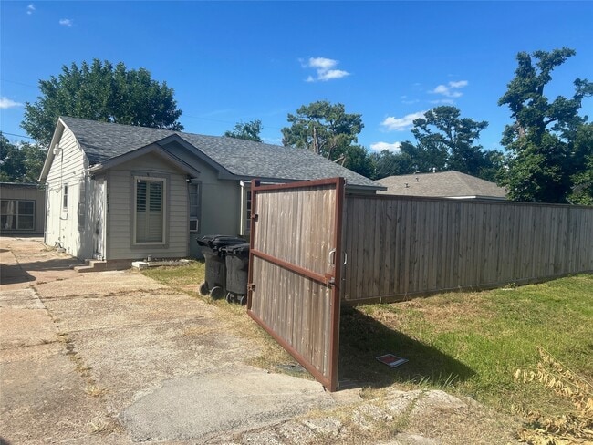 Building Photo - 6214 Jim St Rental