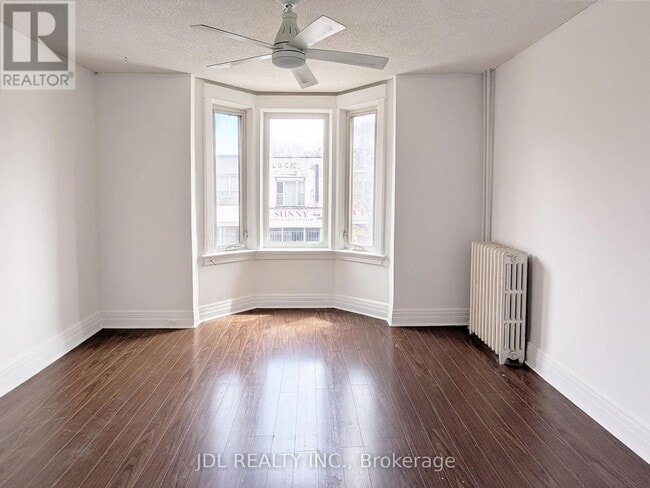 Photo - 1294 Bloor St W