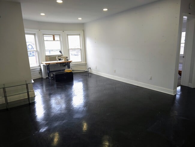 Photo - 19 Rossmore Pl Unit 2