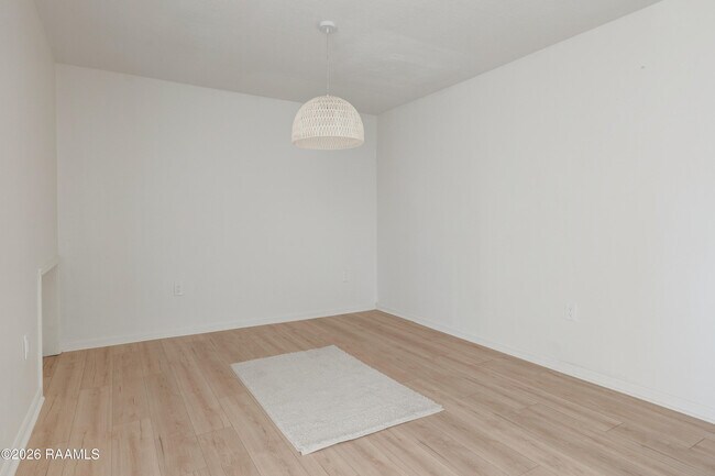 Photo - 121 Courtney Dr