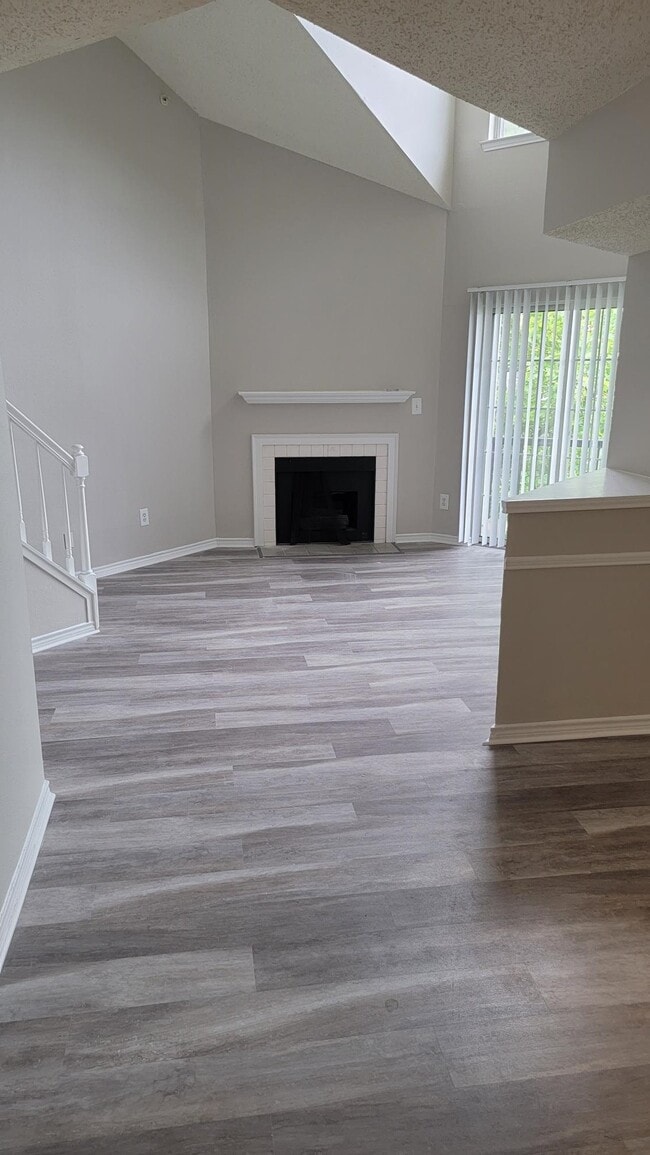1 BR Loft with Vaulted Ceiling