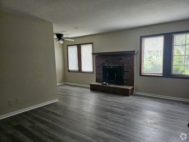 Building Photo - 1716 D Ave NE Unit C1 Rental