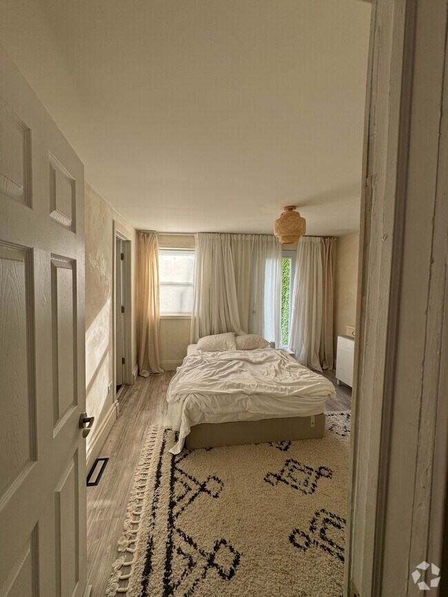 Rentals near Damen Station (Pink Line) Page 4