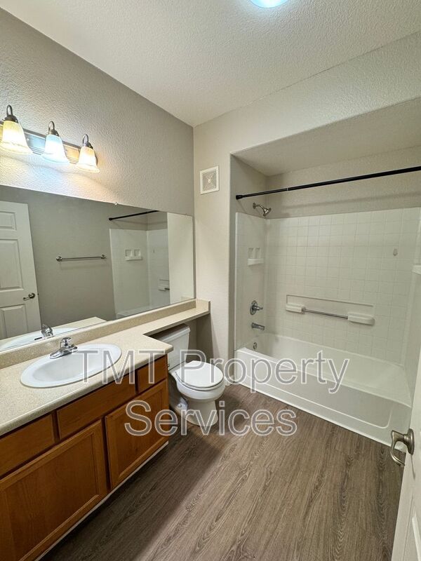 Photo - 5201 Laguna Oaks Dr