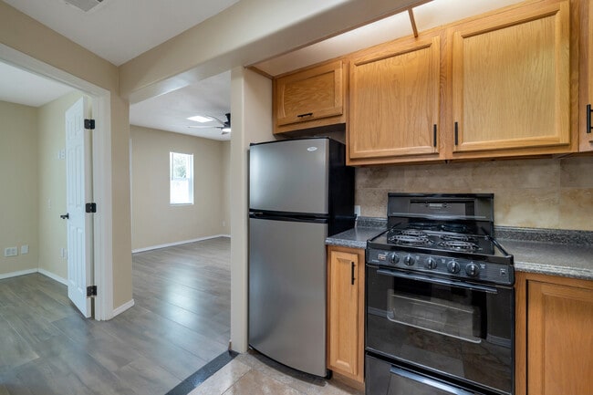 Building Photo - 5721 W Royal Palm Rd Unit Casita Rental