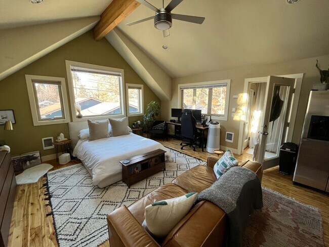 Photo - 1635nw2 Unit 1639