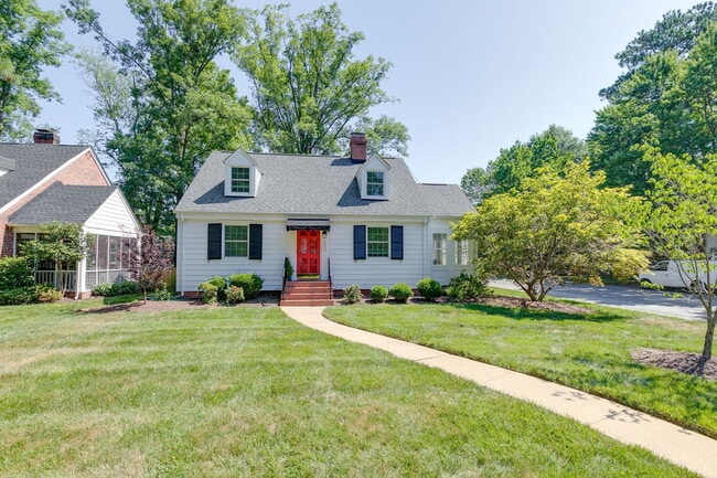 Photo - 5000 Bromley Ln