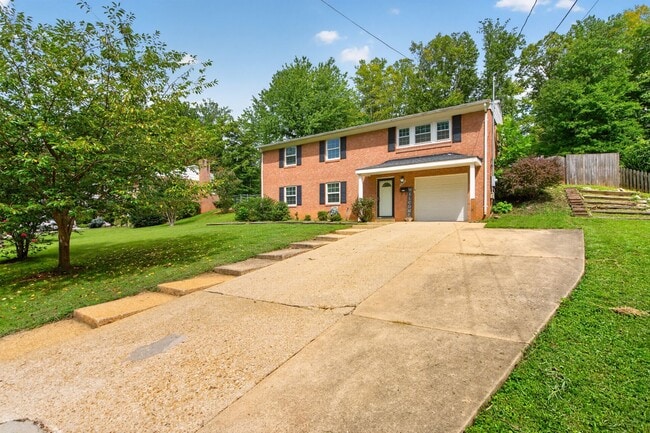 Building Photo - 4725 Springbrook Dr