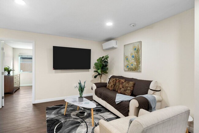 6238 University Ave Unit 1/2