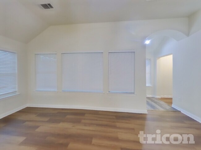 Photo - 1304 Meridian Dr