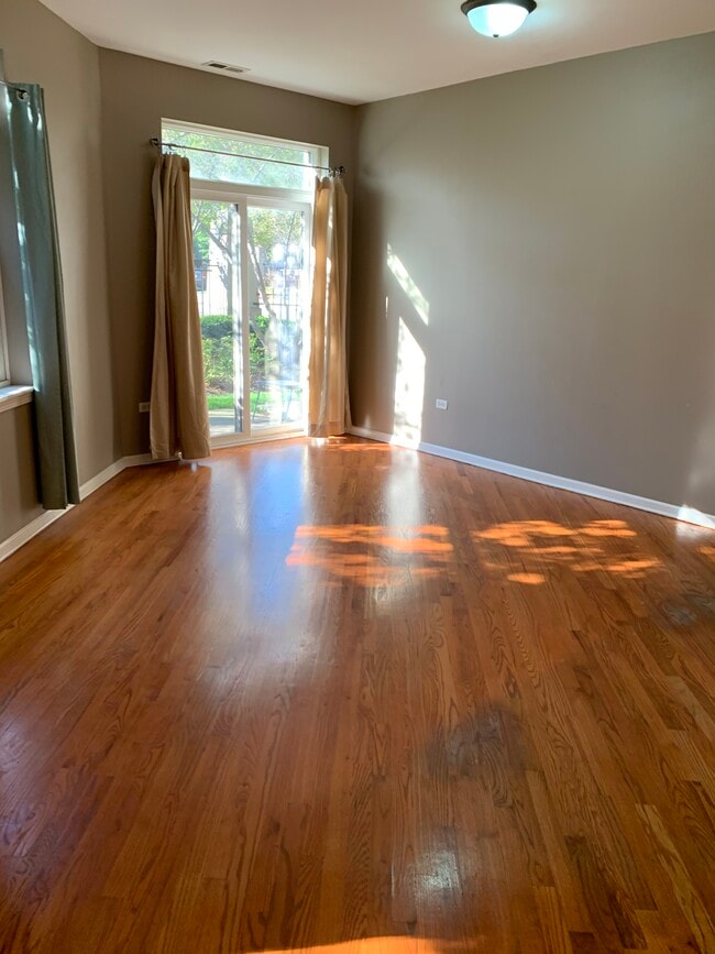 Living room - 1451 S Halsted St Unit 1B