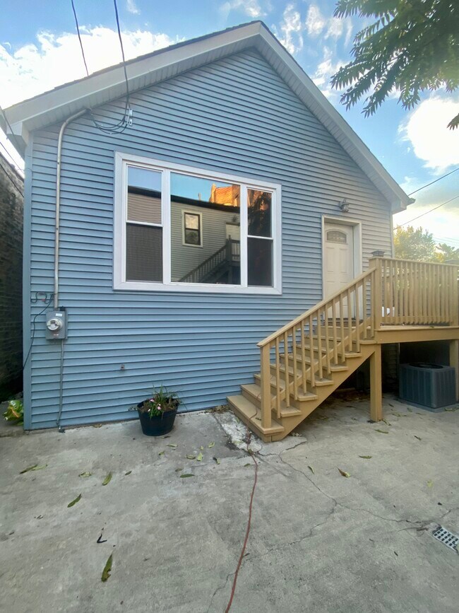 Photo - 1620 N Rockwell St Apartments Unit 1