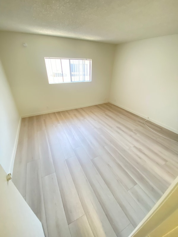 Photo - 14942 Burbank Blvd