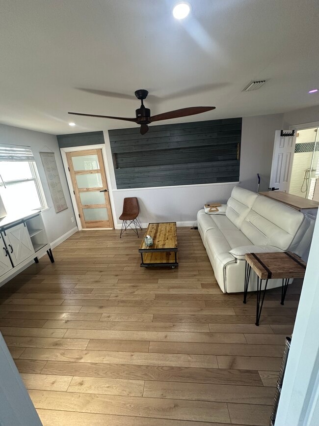 Photo - 3114 Dupont St S