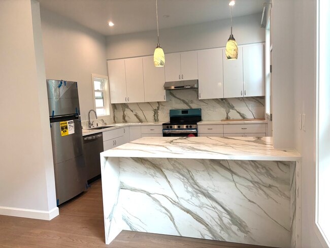 Building Photo - 131 Wetmore St Unit 131 Wetmore Street