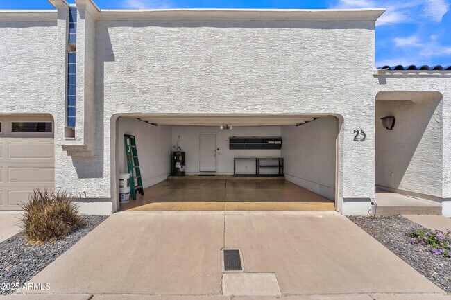 10 W Georgia Ave
