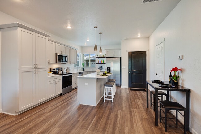 Building Photo - 1414 Mordyl Loop Rental
