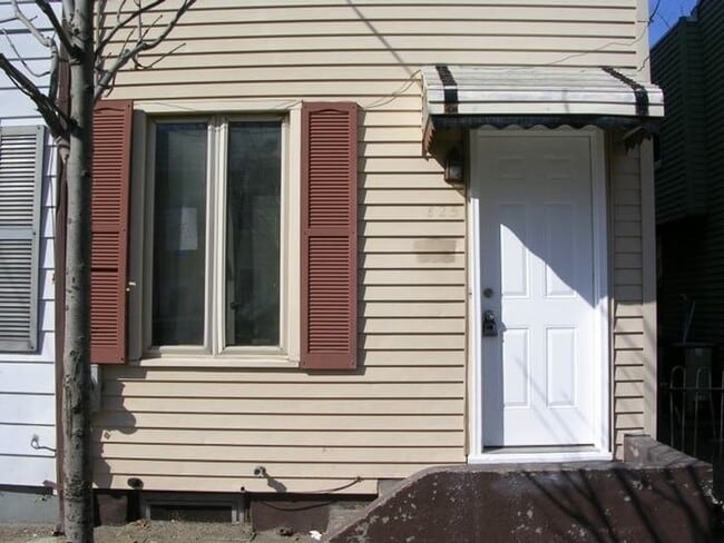 Fantastic 2+ Bedroom w/ 1 1/2 Bath Home! R... - Fantastic 2+ Bedroom w/ 1 1/2 Bath Home! R...