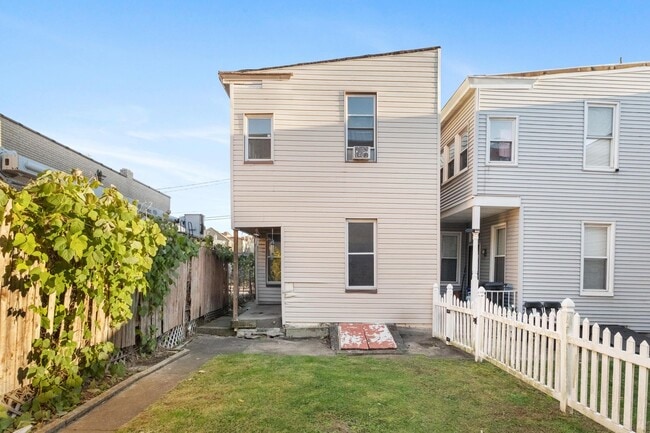 Photo - 4431 Howley St