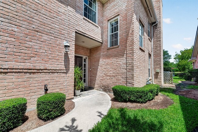 Photo - 1015 Enclave Square S