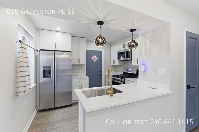 Photo - 610 Galveston Pl SE