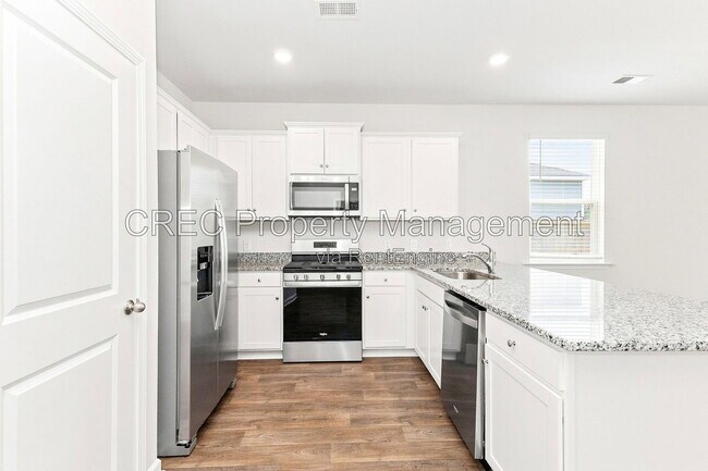 Photo - 817 Lilyford Ln