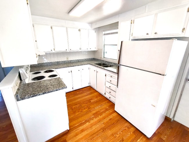 Photo - 900 9th Ave E