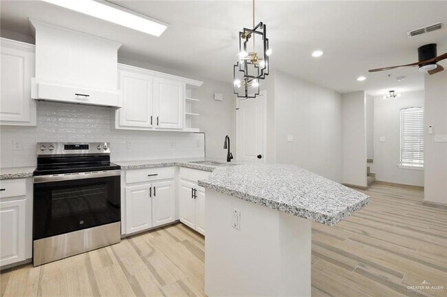 Photo - 18 N 49th St