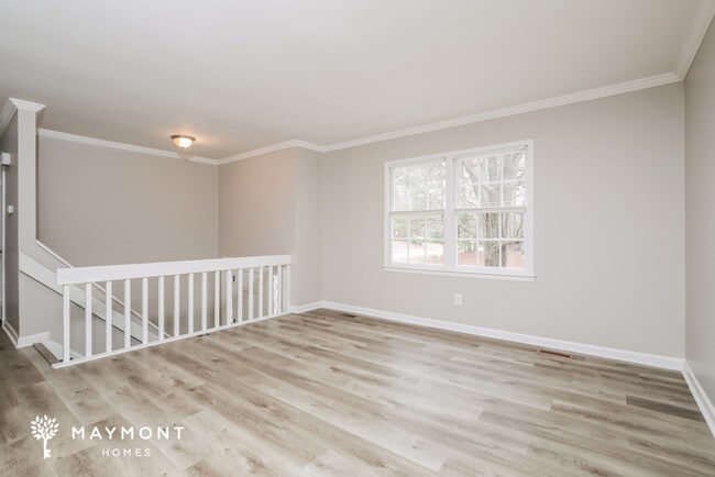 Photo - 617 Sawmill Rd