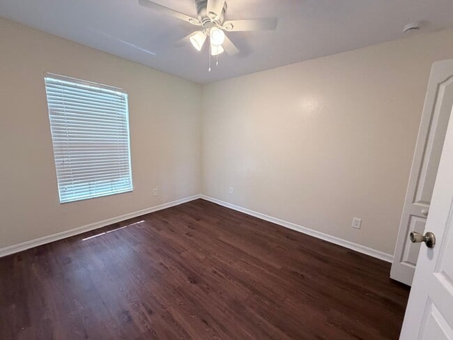 PRICE DROP !!!!3-Bedroom, 2-Bathroom Rental with Den