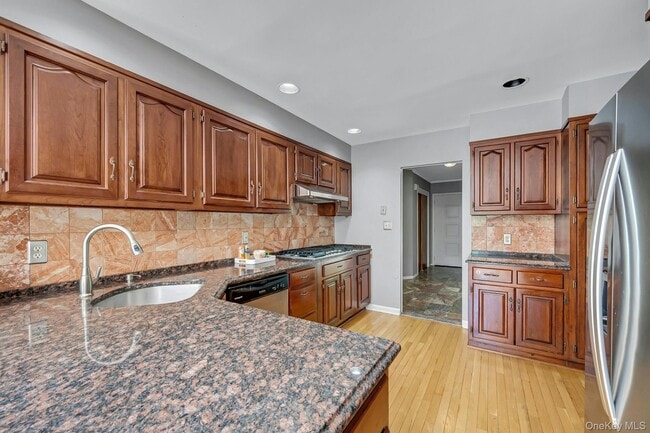 Photo - 67 Malvern Ln