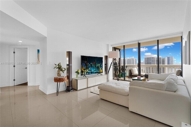 Photo - 1000 E Island Blvd Unidad 2508