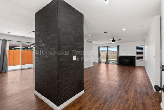 Photo - 11004 Collinwood Dr