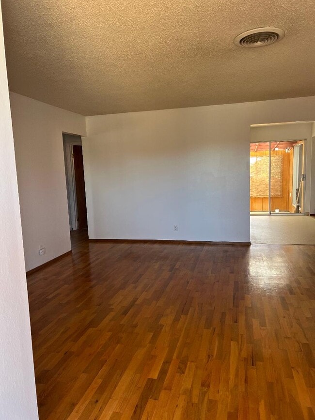 Photo - 3019 Eddy St