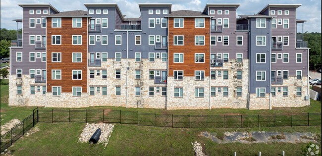 Photo - 3300 Oak Creek Dr Unit #3300