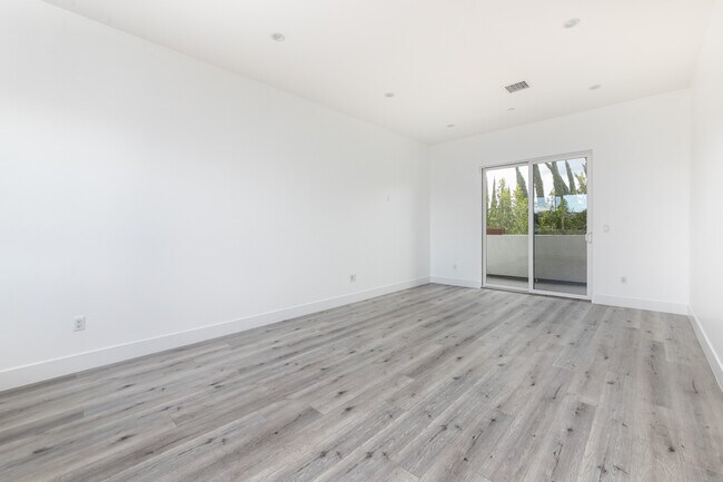 Photo - 5832 Tujunga Ave Unit 5