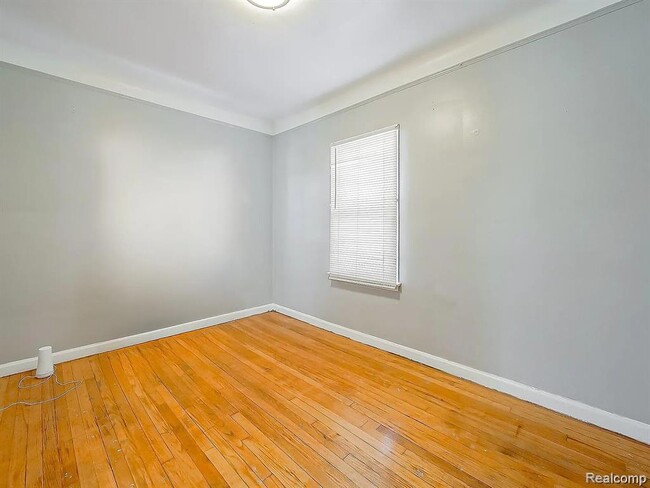 Photo - 9744 Lakepointe St