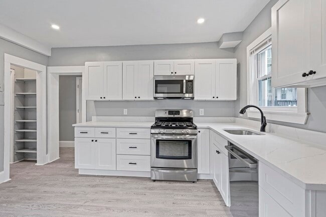 Photo - 234 Bowen St