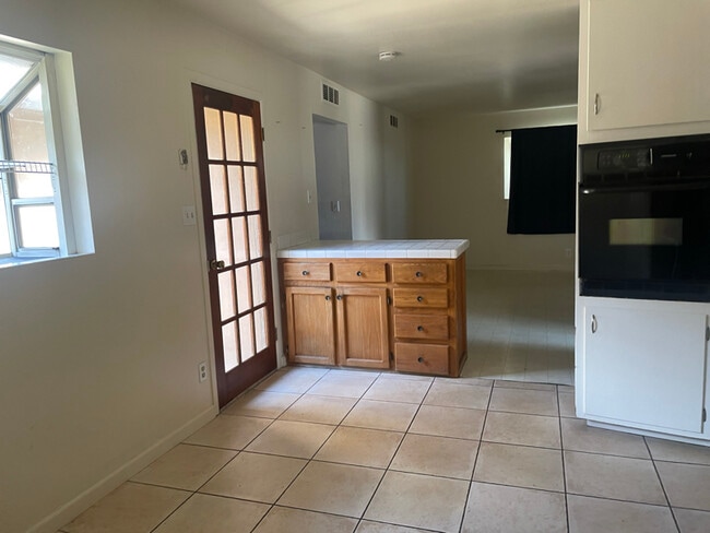 Photo - 1284 Stafford Way