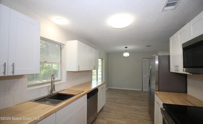 Photo - 75 Rivercliff Ln