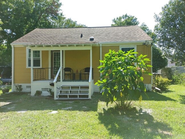 Photo - Charming Cottage in Park Circle — Modern U...