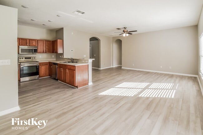 Photo - 722 Parsons Pointe St