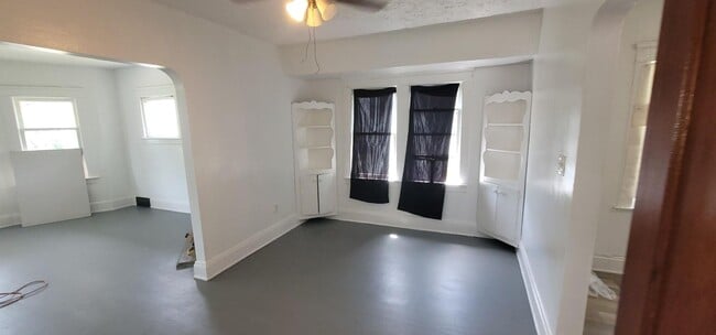 Building Photo - 626 E 130th St Unit UP 2nd FL