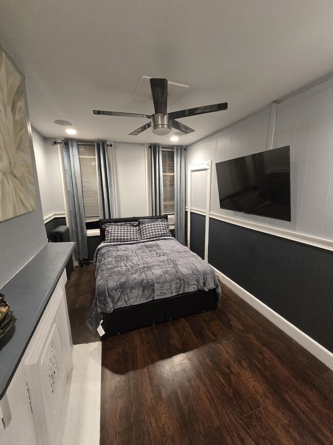 Photo - 693 Macdonough St