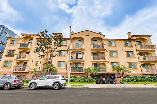 Photo - 5132 W Maplewood Ave Unit 202
